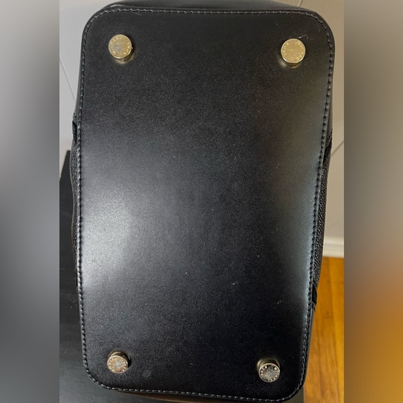 Michael Kors Nicole Large Black Pebbled Leather Bucket Bag.. EUC! - Picture 4 of 7